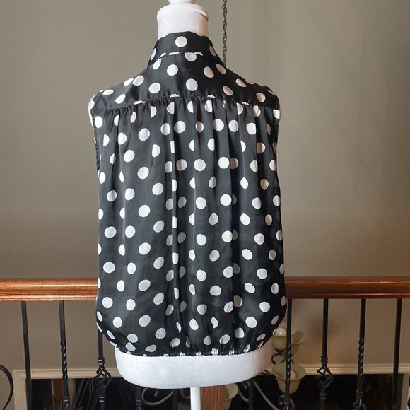 Vince Camuto Sleeveless Button Down Tie Front Polka Dot Top Blouse Black M - Picture 4 of 7